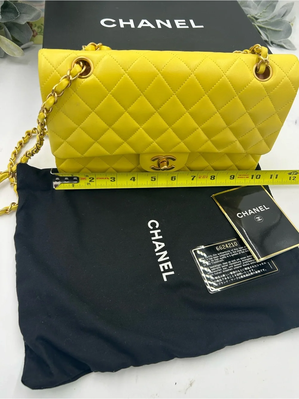 CHANEL elegant quilted