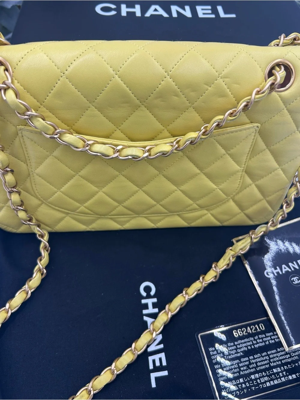 CHANEL elegant quilted