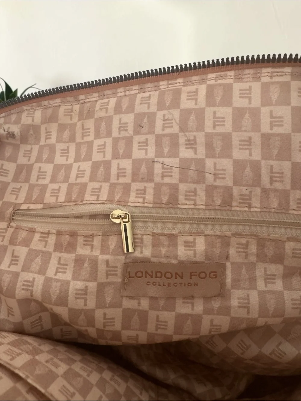 London Fog silhouette structured