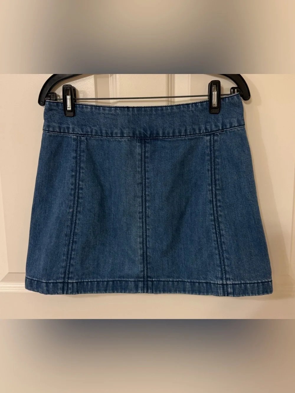 FREE PEOPLE Blue Denim Jeans Skirt Mini Women’s size 6 zipper stitching mint
