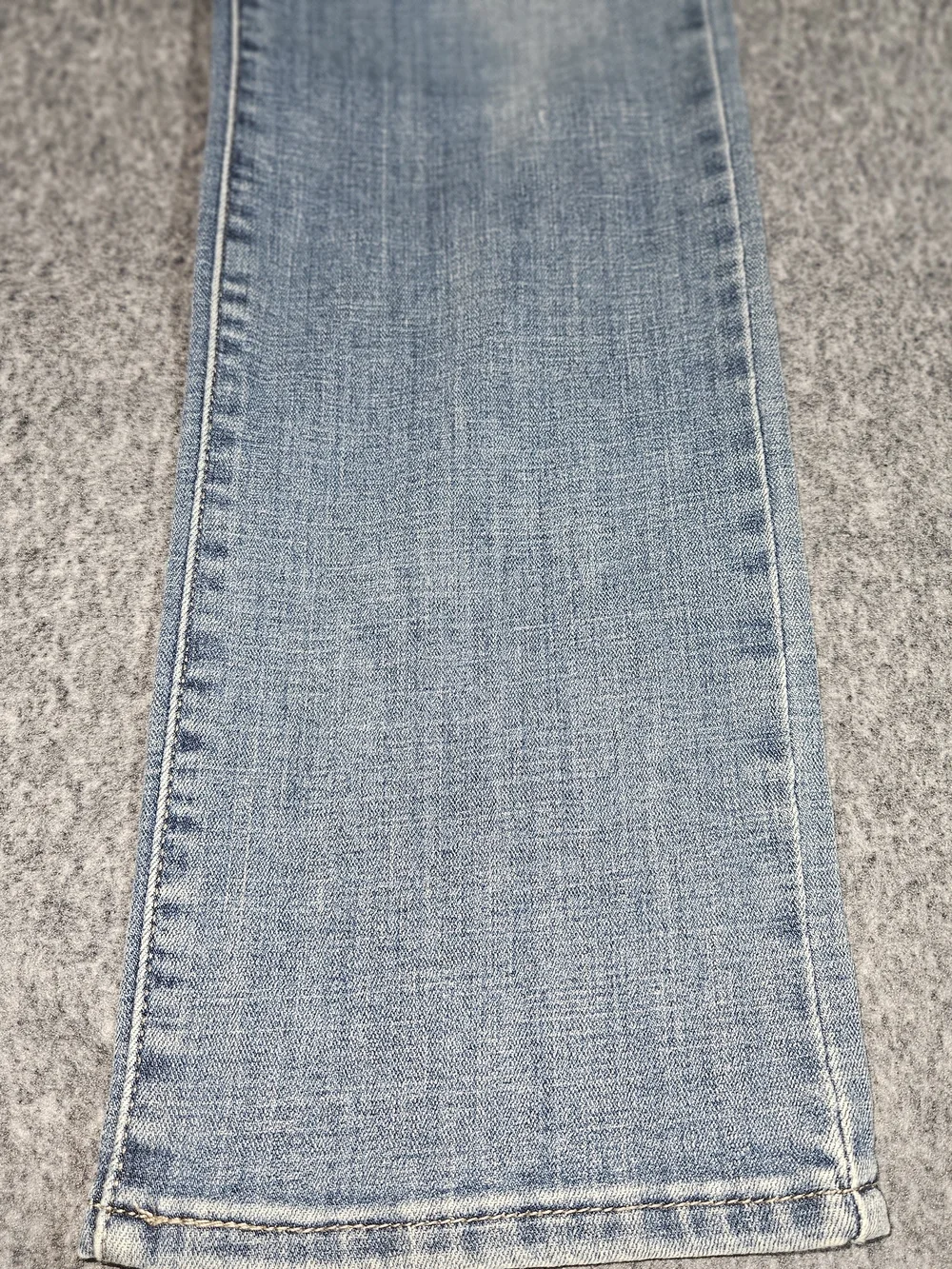 Levis Strauss slim straight