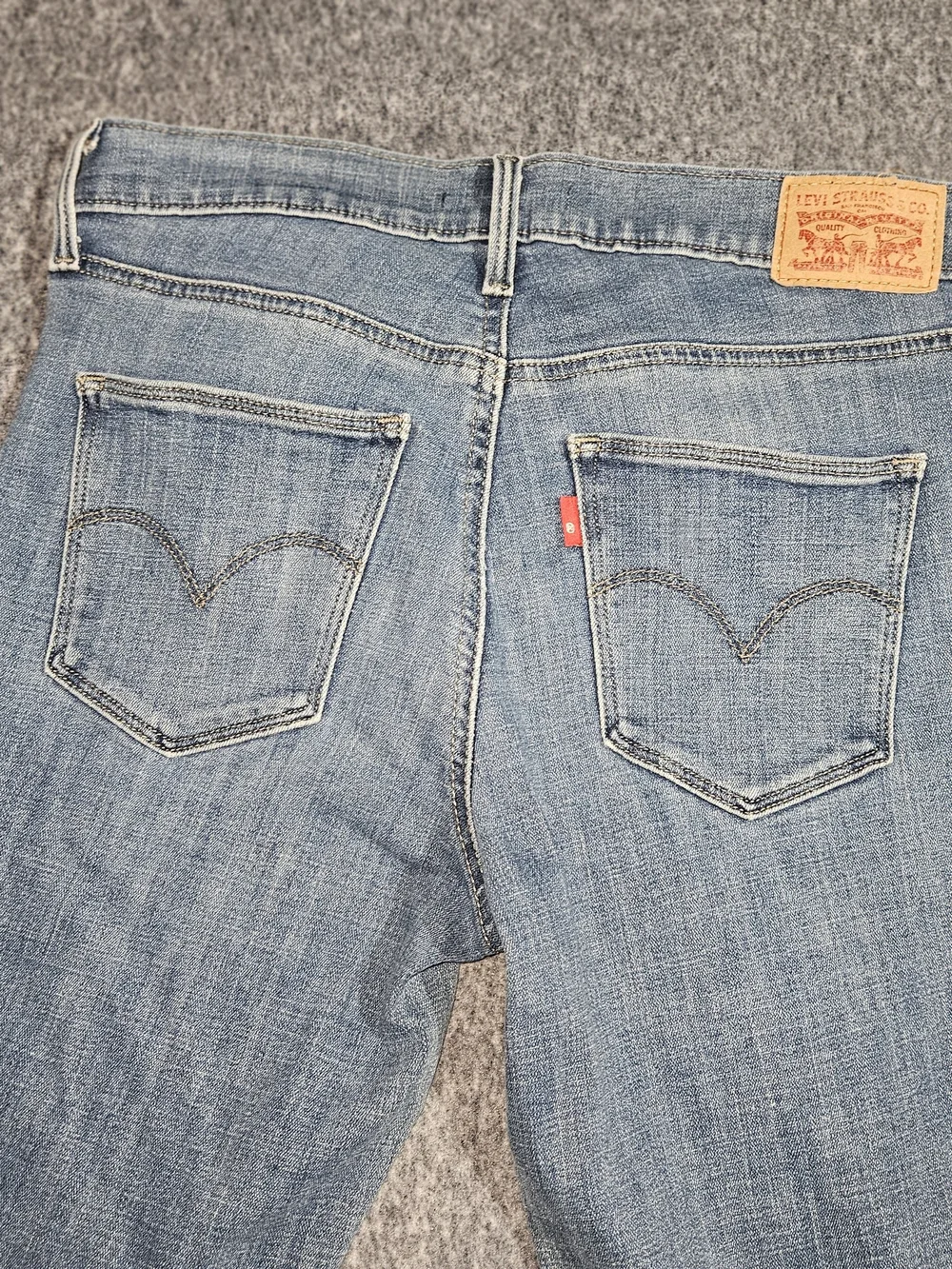 Levis Strauss slim straight