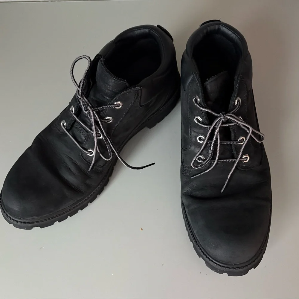 Timberland creasing signs