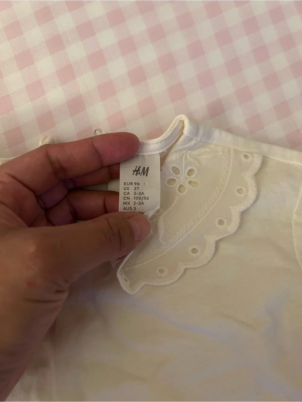 Zara simple stains featuring