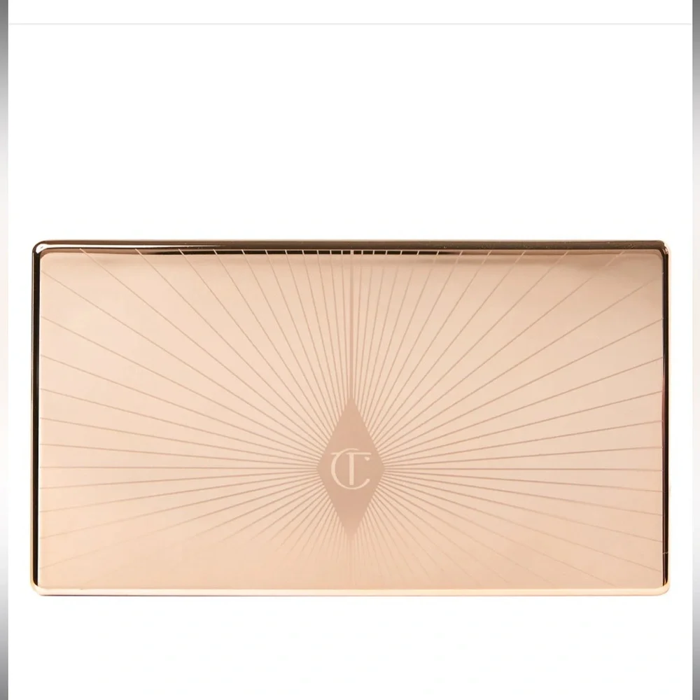 Charlotte Tilbury iconic award