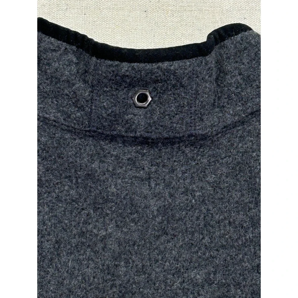 Mountain Hardwear zip good