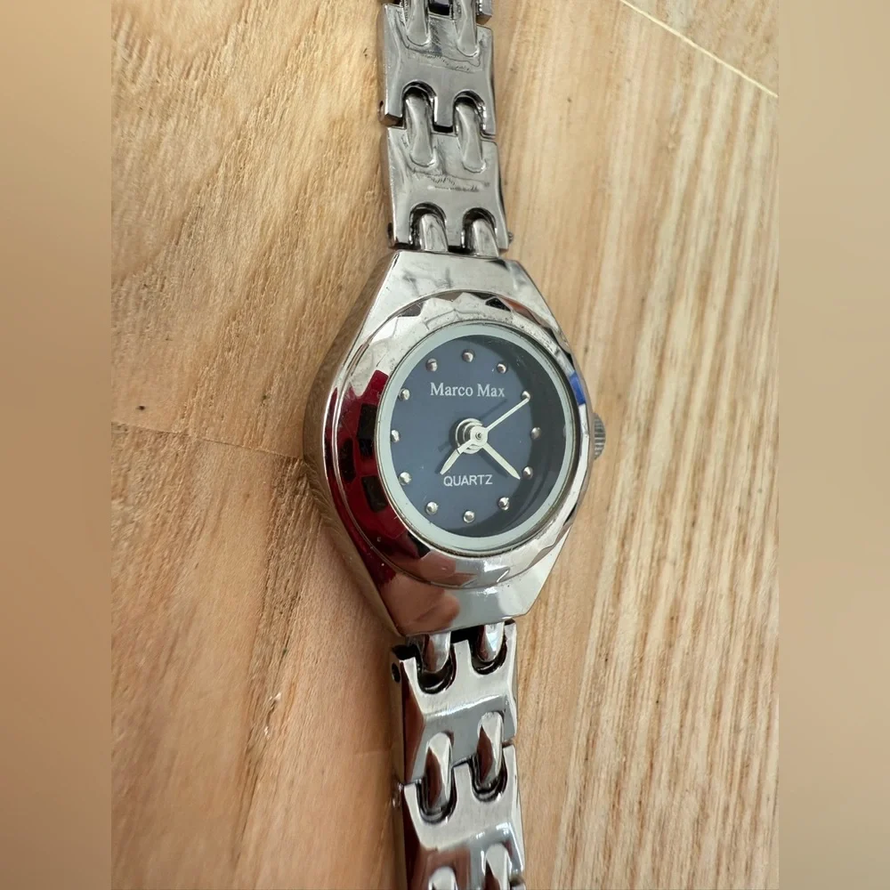 Dainty Marco max ladies blue dial silver tone dress watch NEW BATTERY
