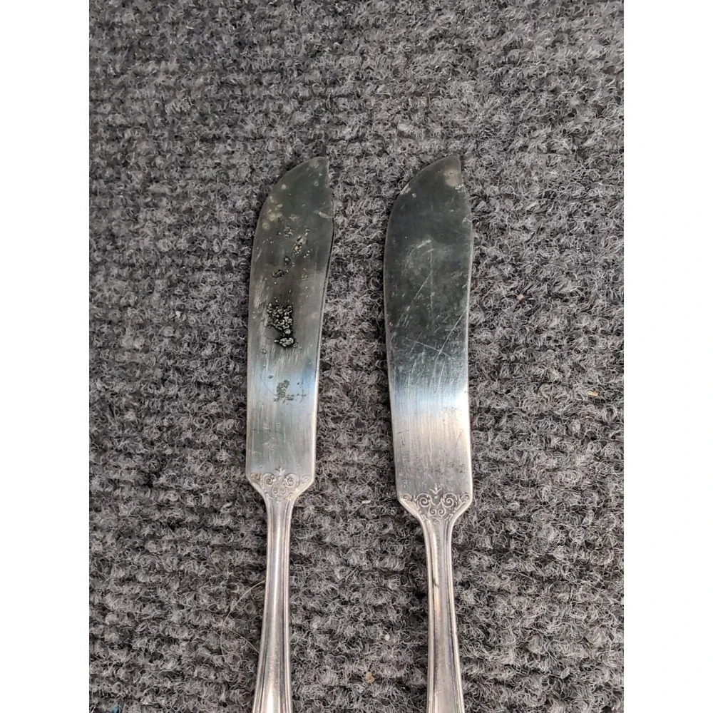 Oneida includes knifes