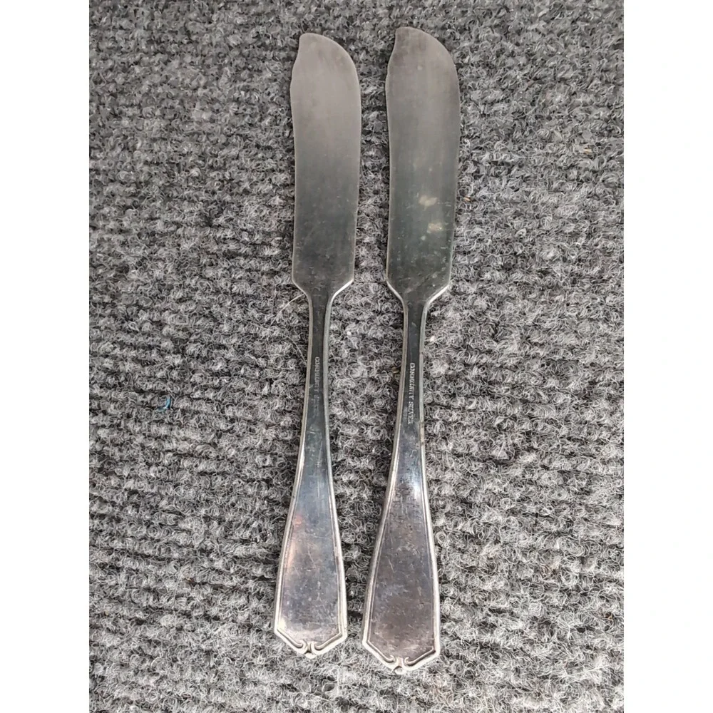 Oneida includes knifes