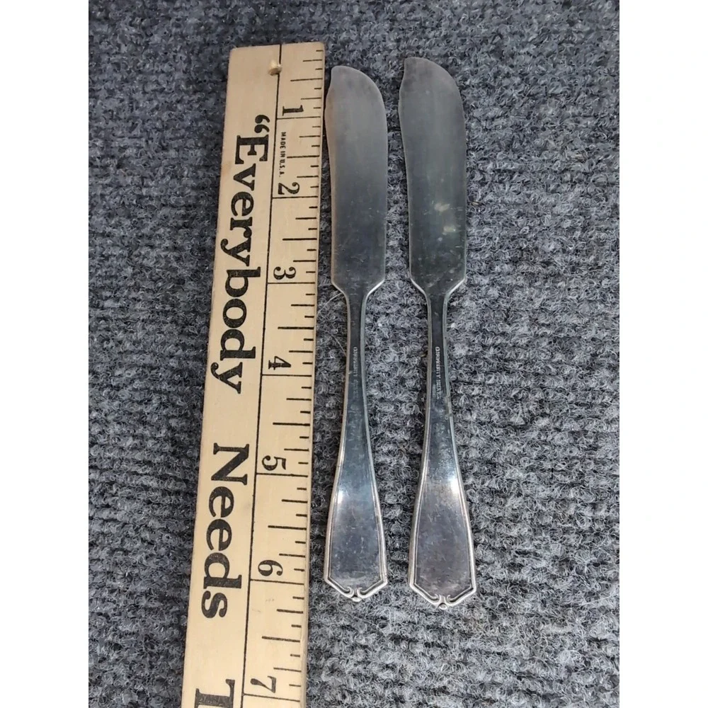 Oneida includes knifes