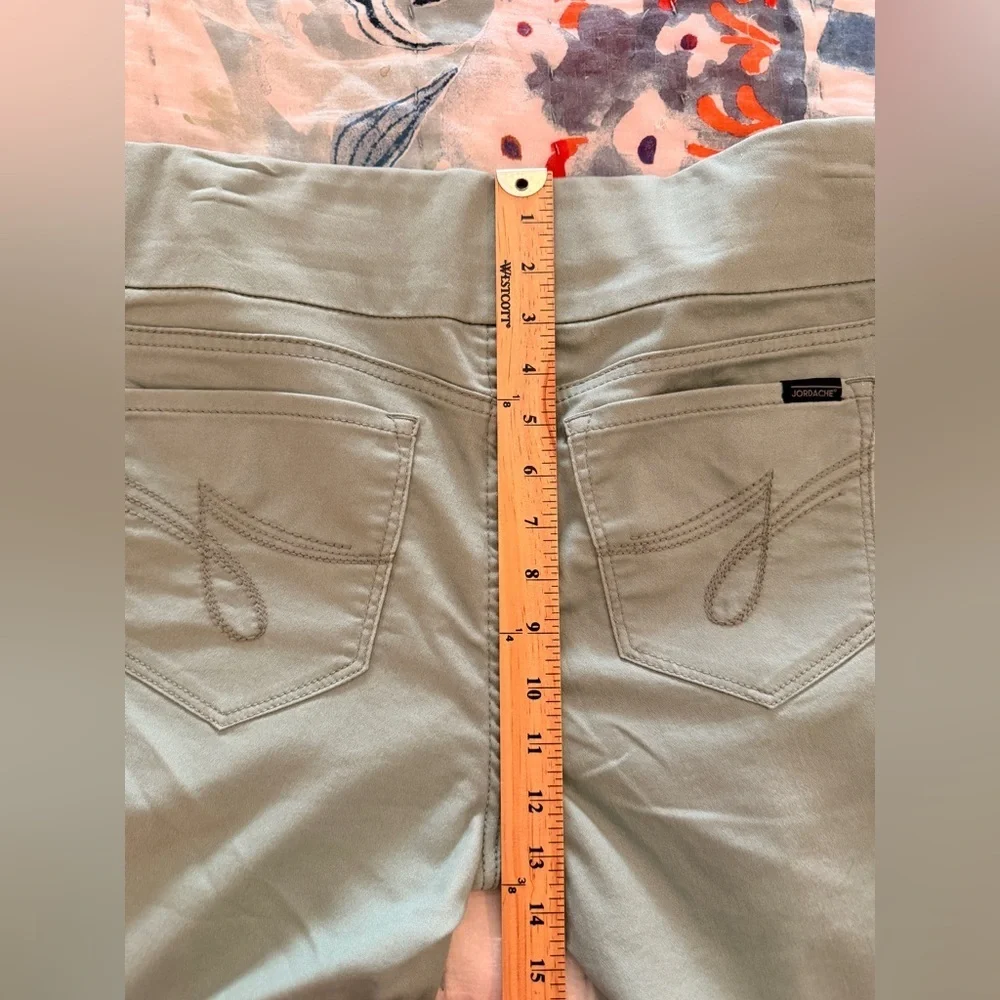 Jordache cropped jeans