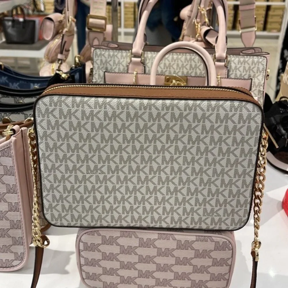 Michael Kors item lined 2w
