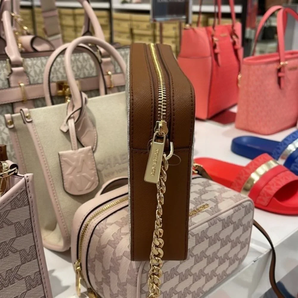 Michael Kors hardware jet