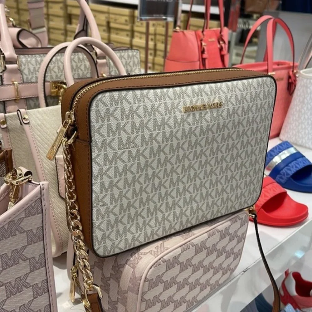 Michael Kors bag pockets
