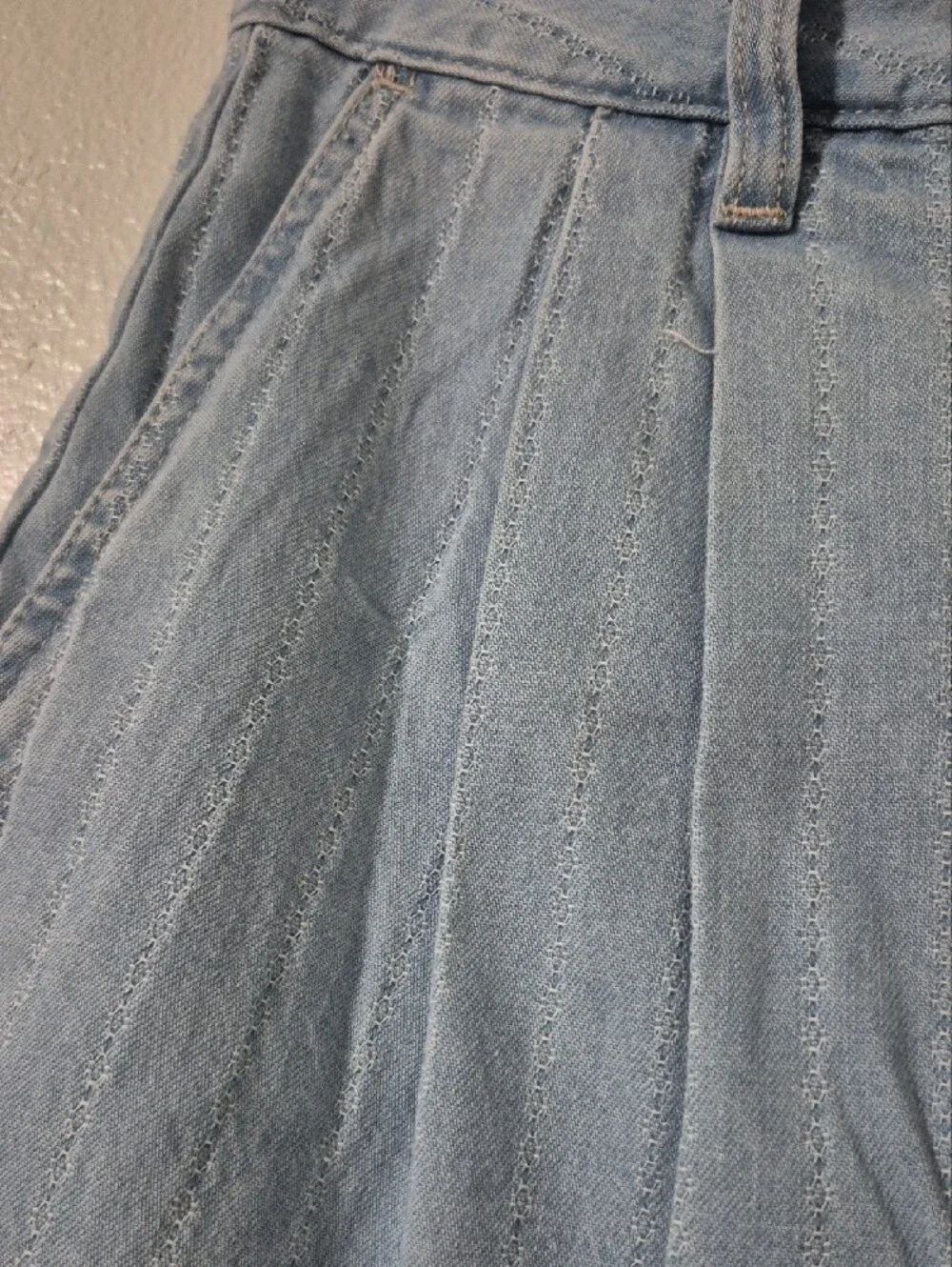 Lee closure button easy