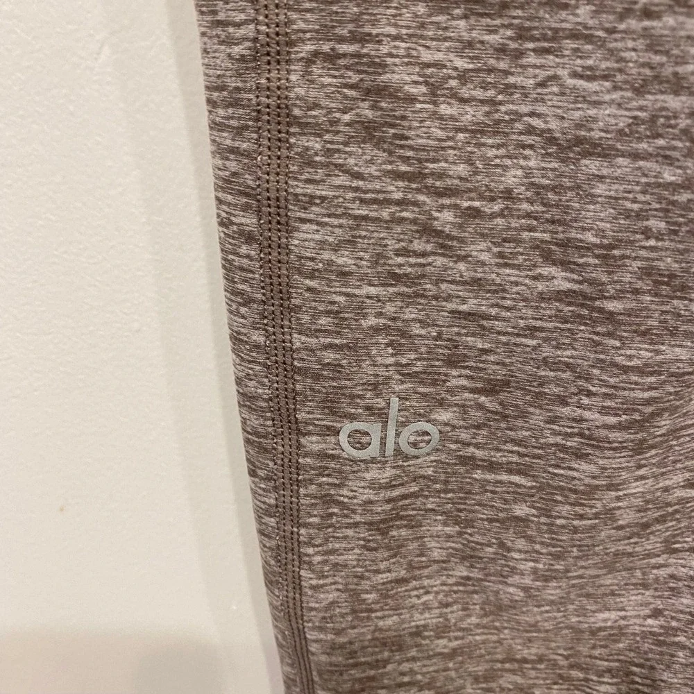 ALO Yoga style feel