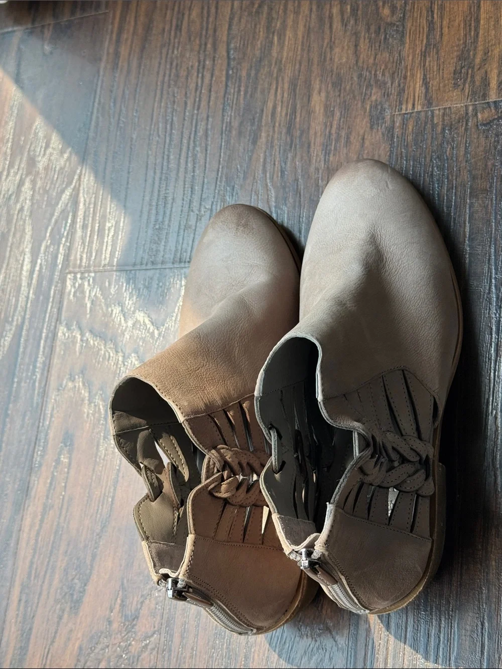 Vince Camuto toe zipper