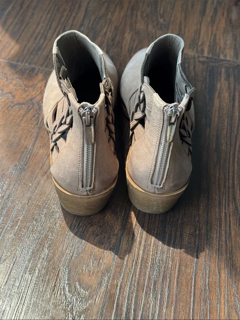 Vince Camuto low strap