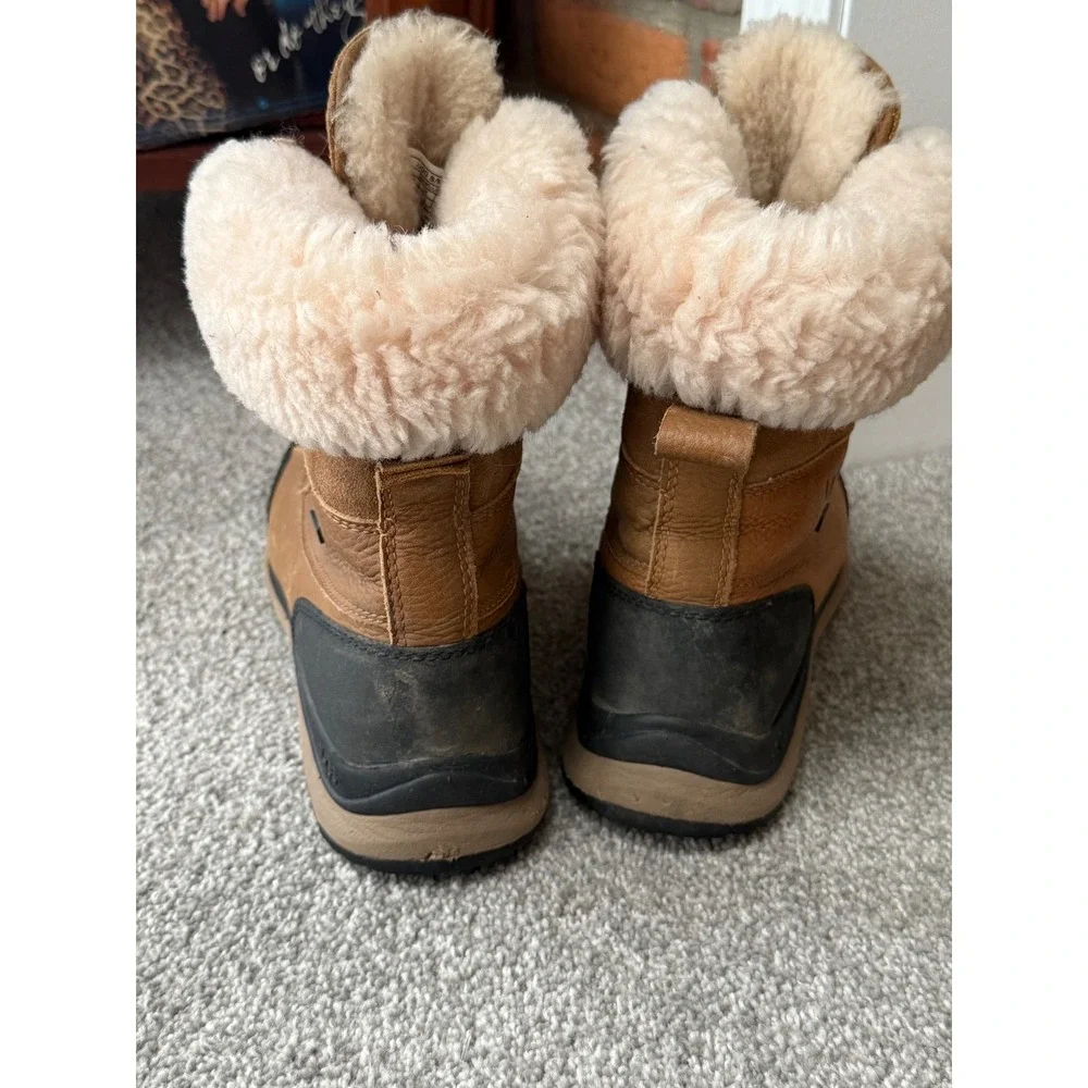 UGG australia adirondack