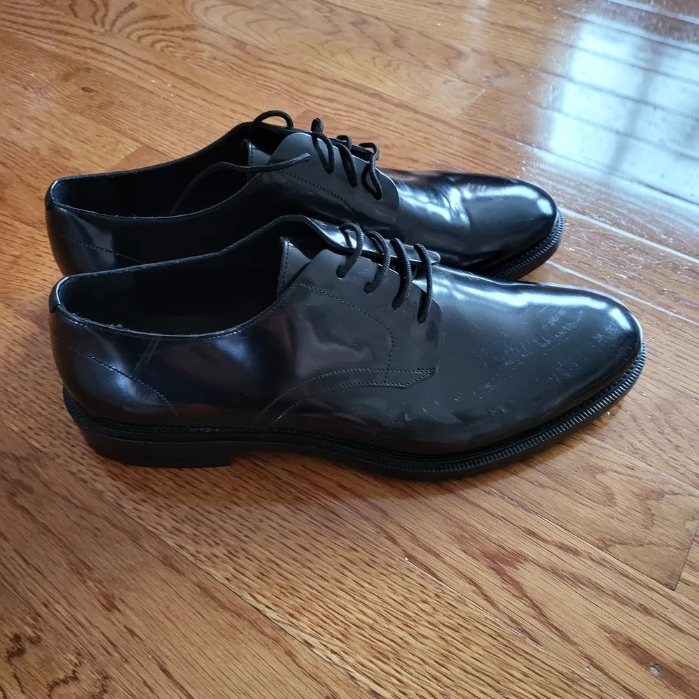 Burberry glossy black
