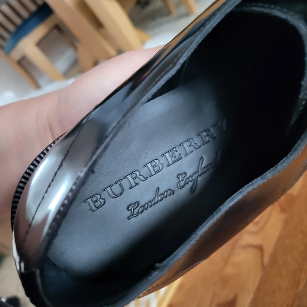 Burberry glossy black