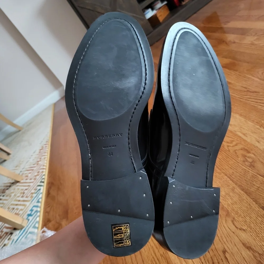 Burberry glossy black