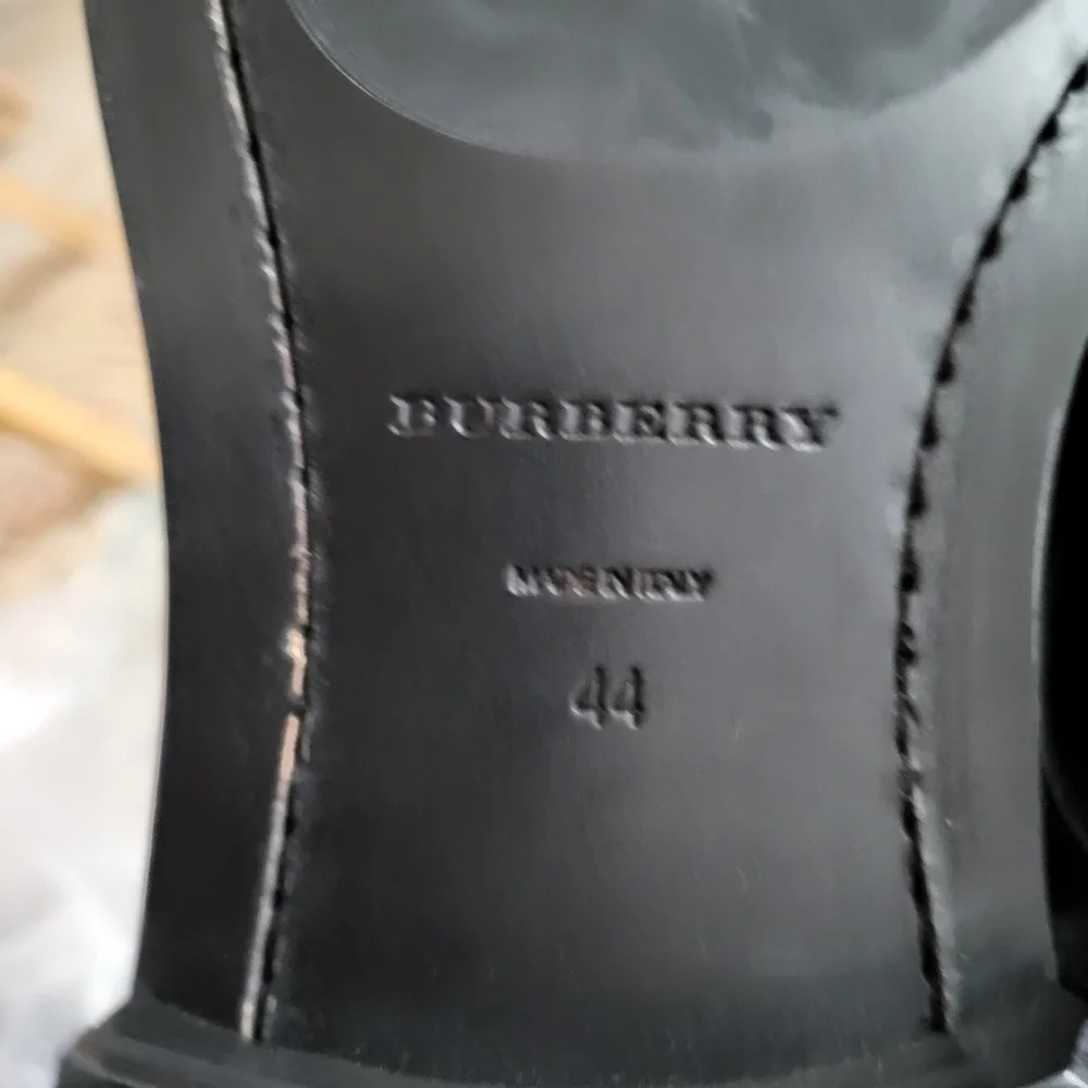 Burberry glossy black