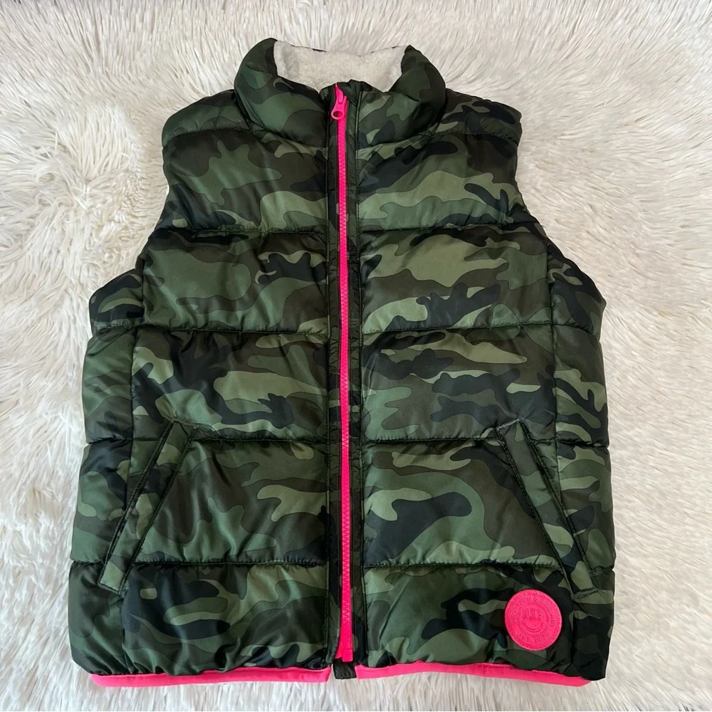 GAP Kids Camouflage sherpa lined vest with Pink‎ Trim Size XL