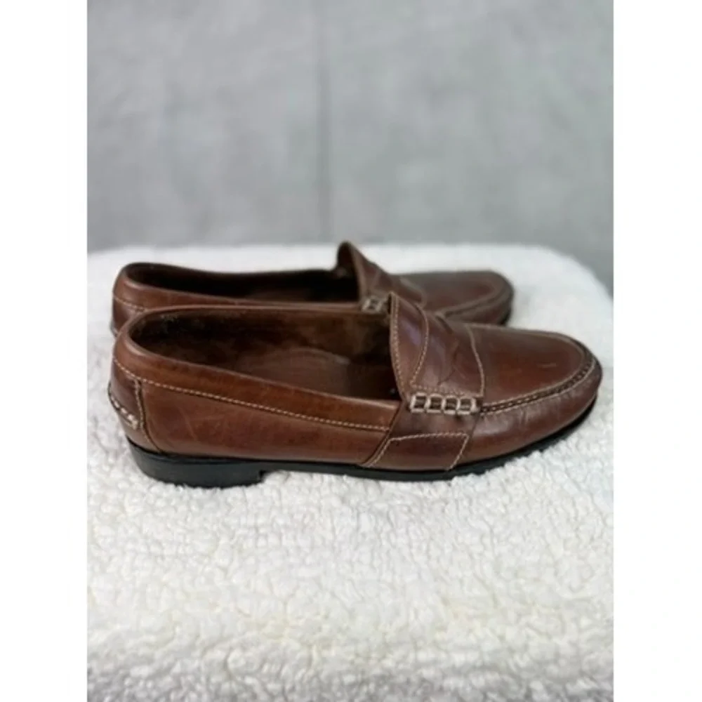 Cole Haan closure feature