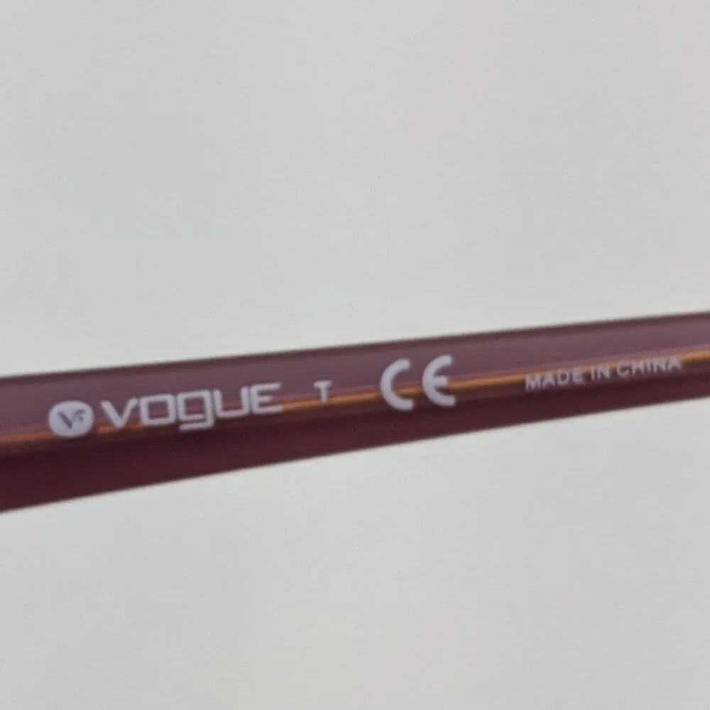 Vogue frame 10