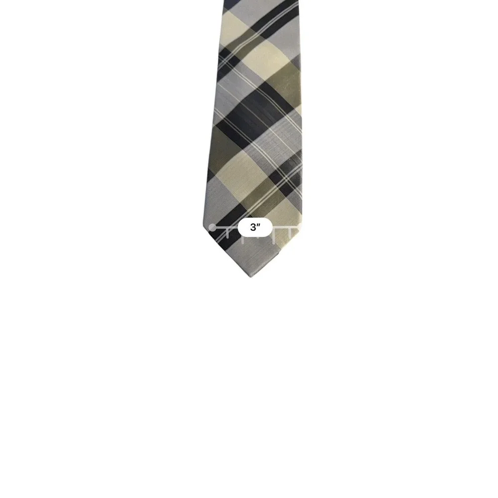Kenneth Cole free subtle