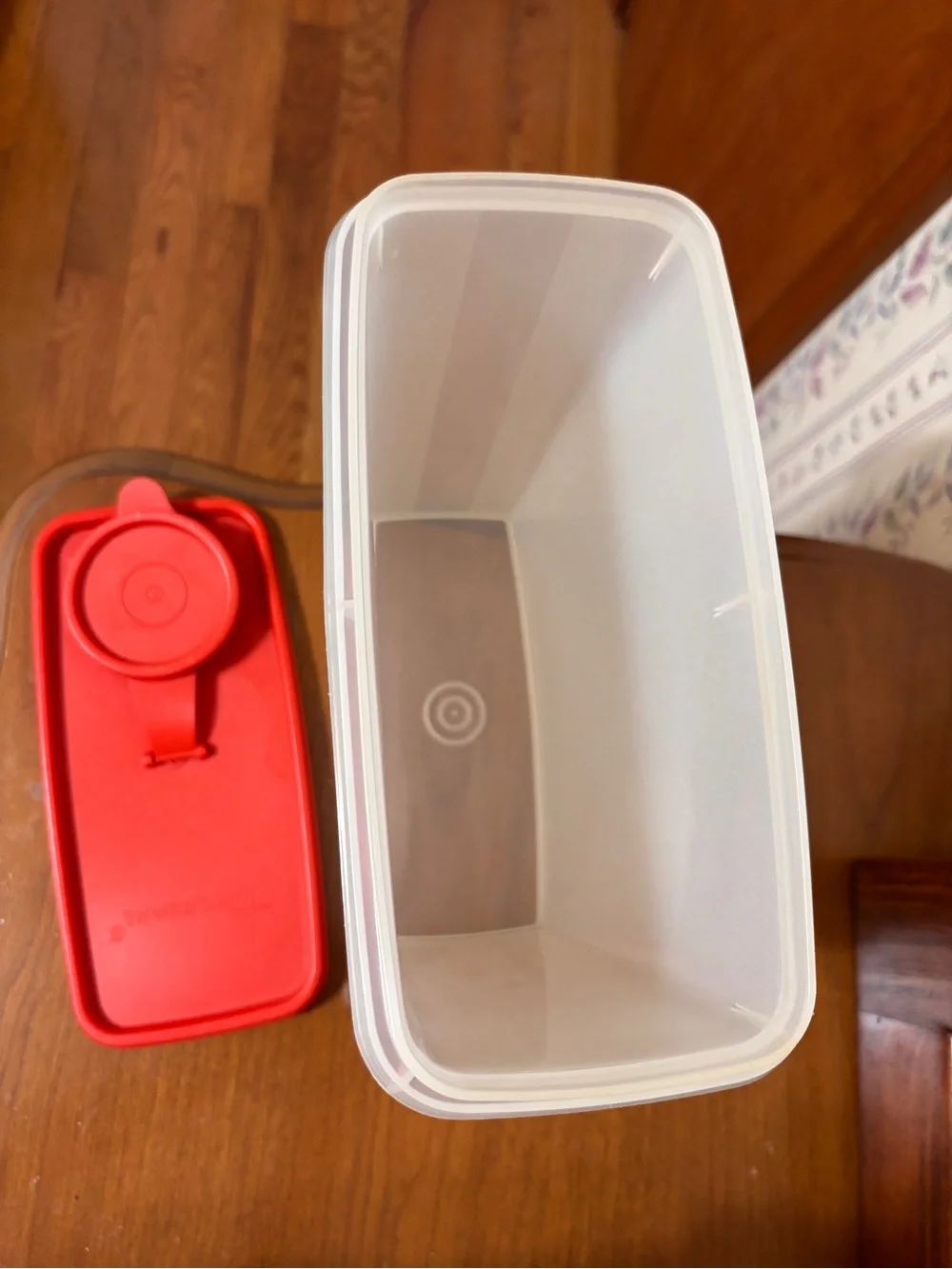 Tupperware red easy