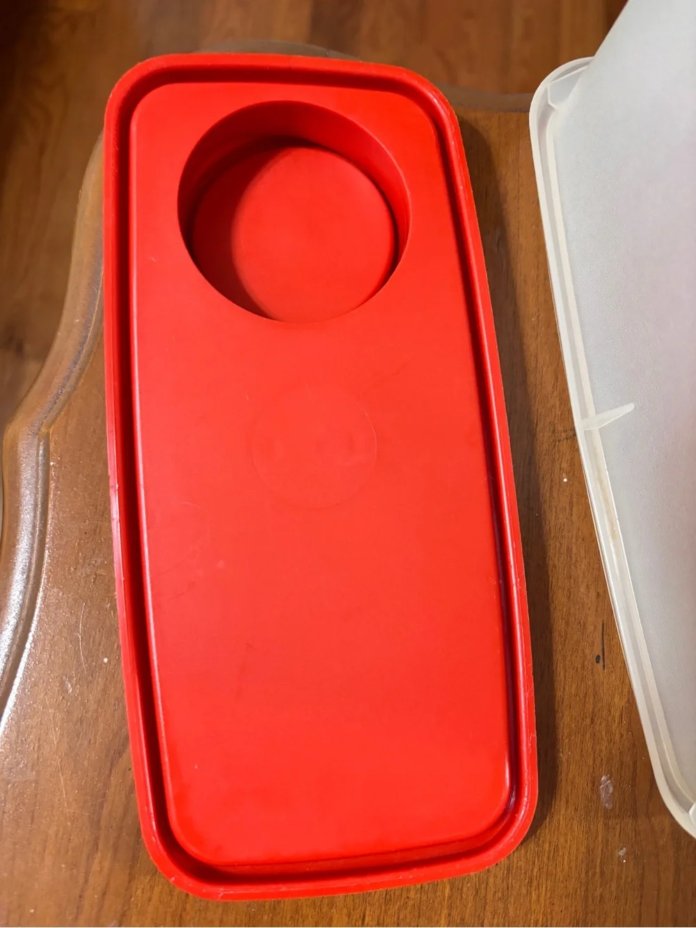 Tupperware visibility lid keeps