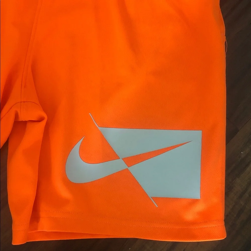 Nike elastic bright