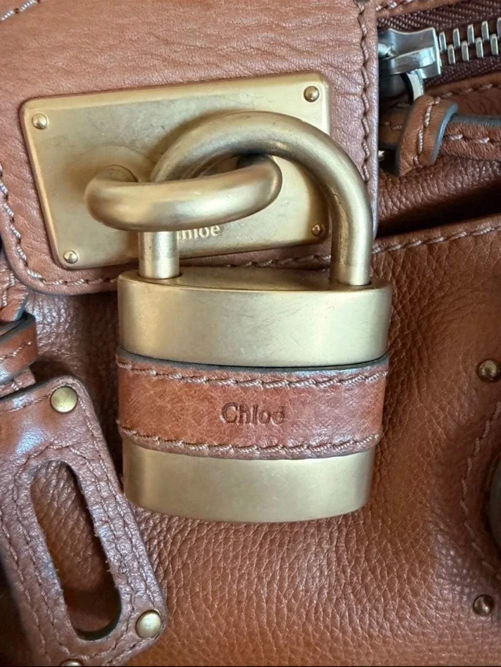 Chloe silhouette pebble