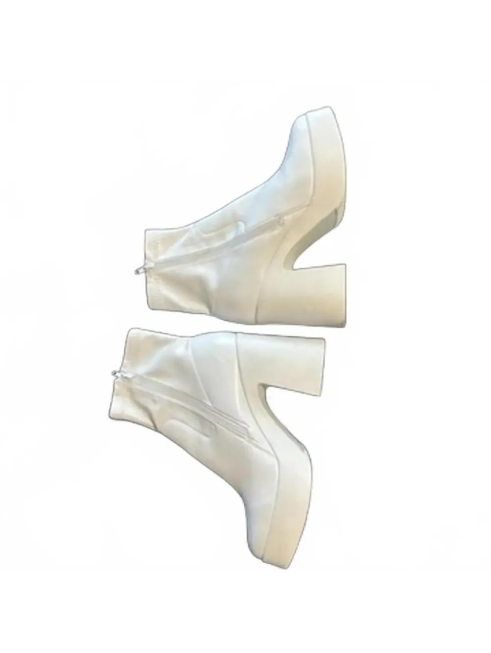 Shoe Dazzle chunky style snug