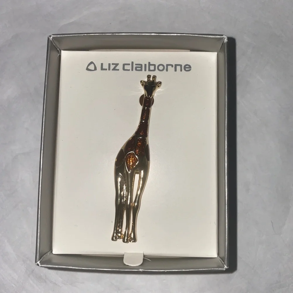 LIZ CLAIBORNE Giraffe Brown Gold Tone Brooch Pin $25 NIB New in box