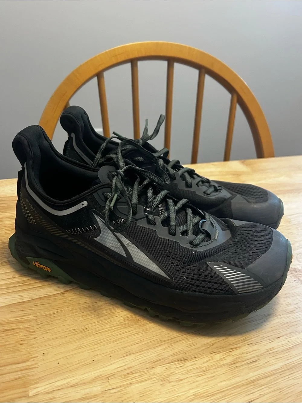 Altra green box left
