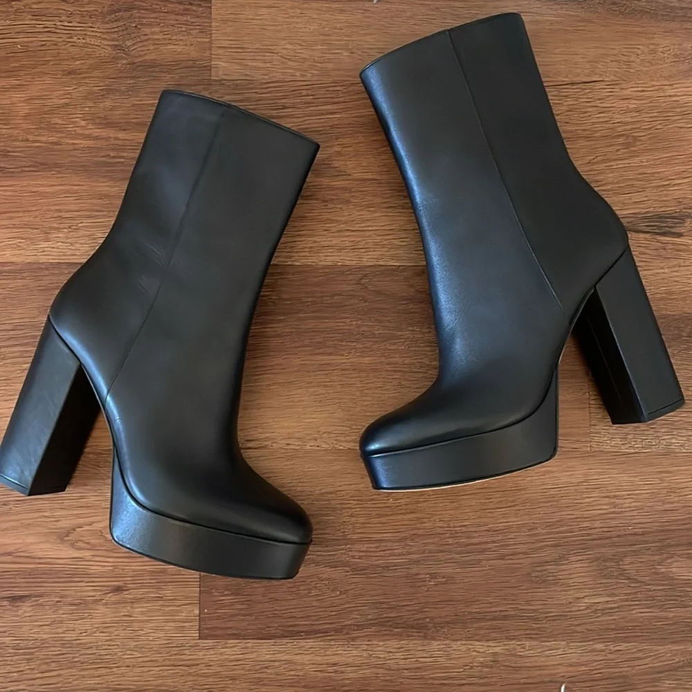 Stuart Weitzman lining new