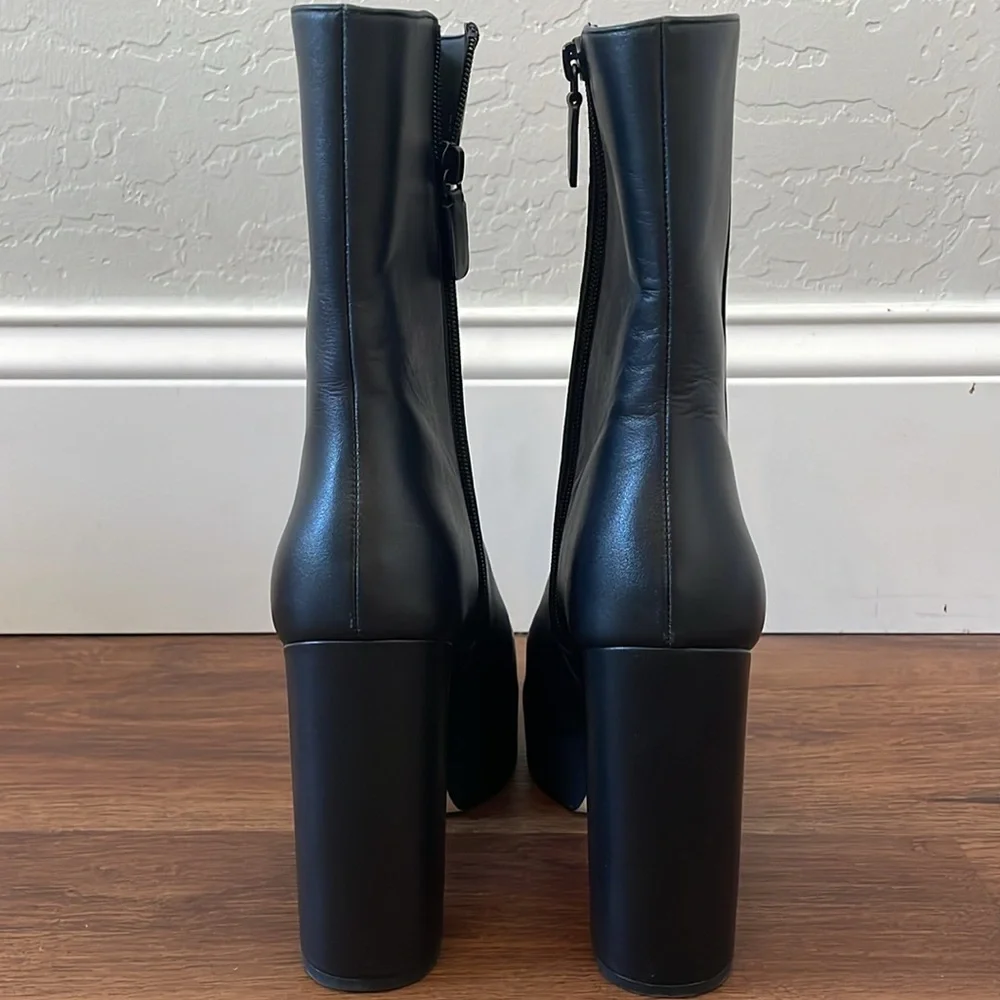 Stuart Weitzman size 10