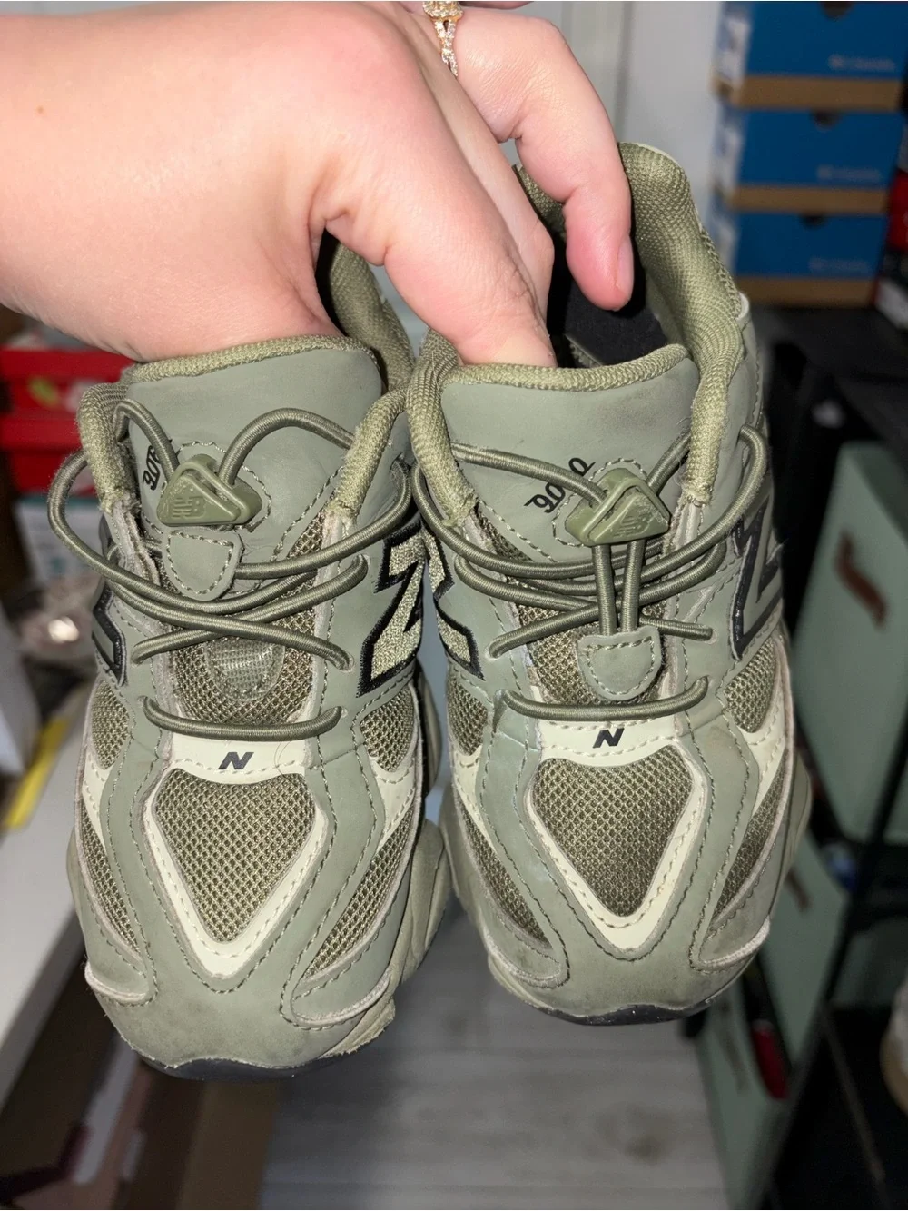 New Balance comfort lace logo