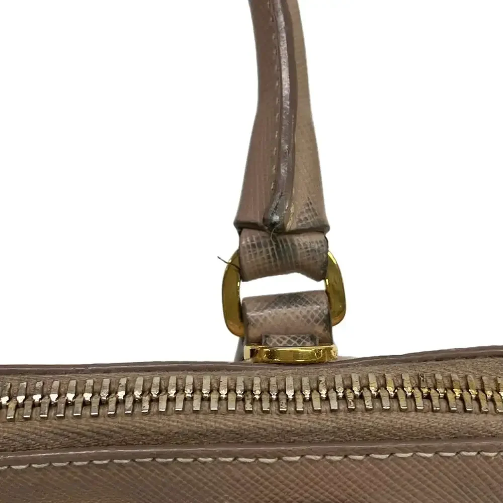 Prada peeling 1ba838 dust