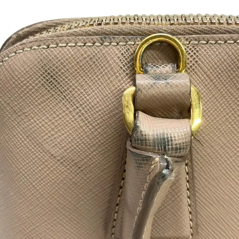 Prada handle pocket 💬