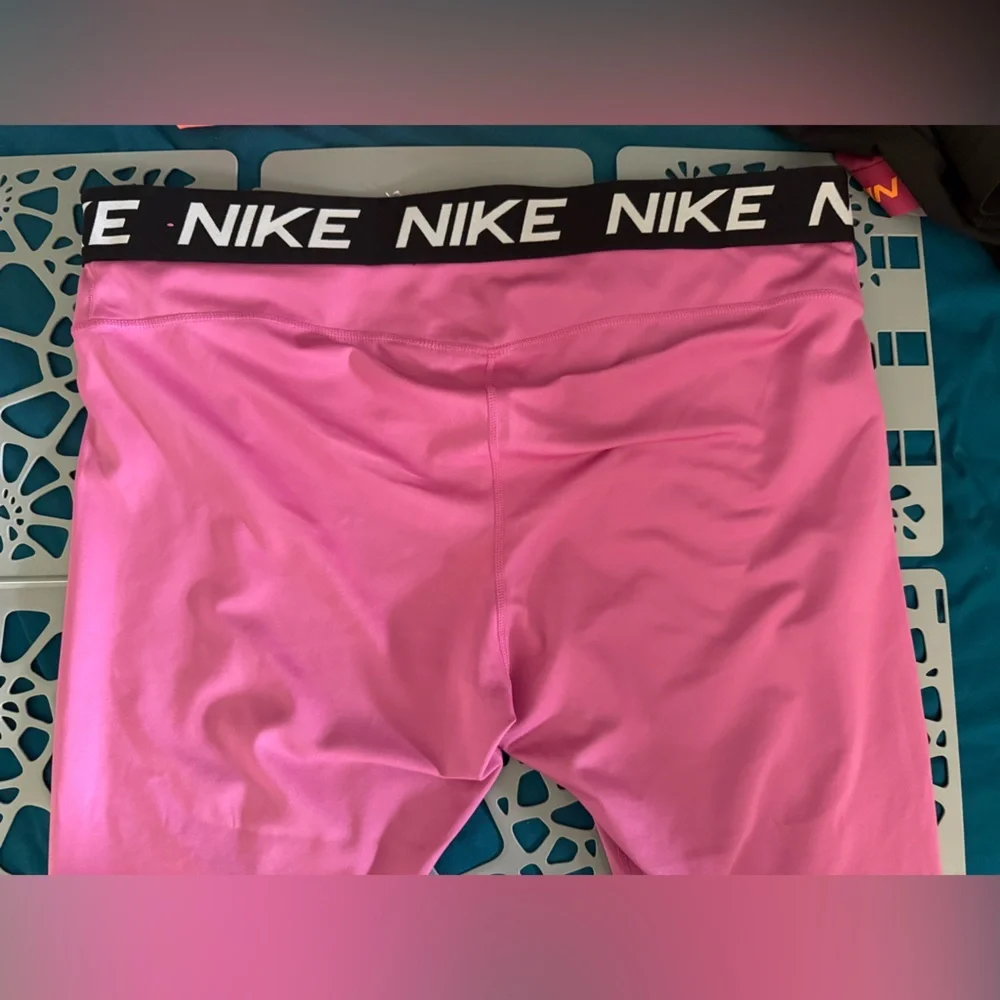 Nike shorts ship
