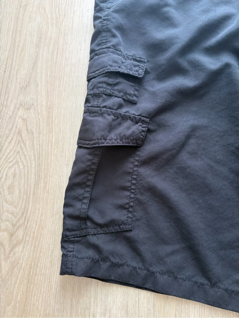 Plugg black cargo