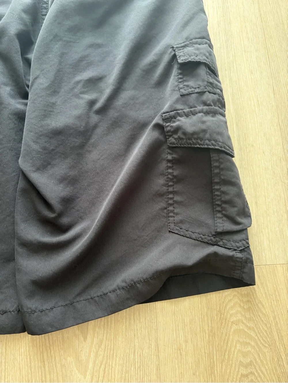 Plugg black cargo