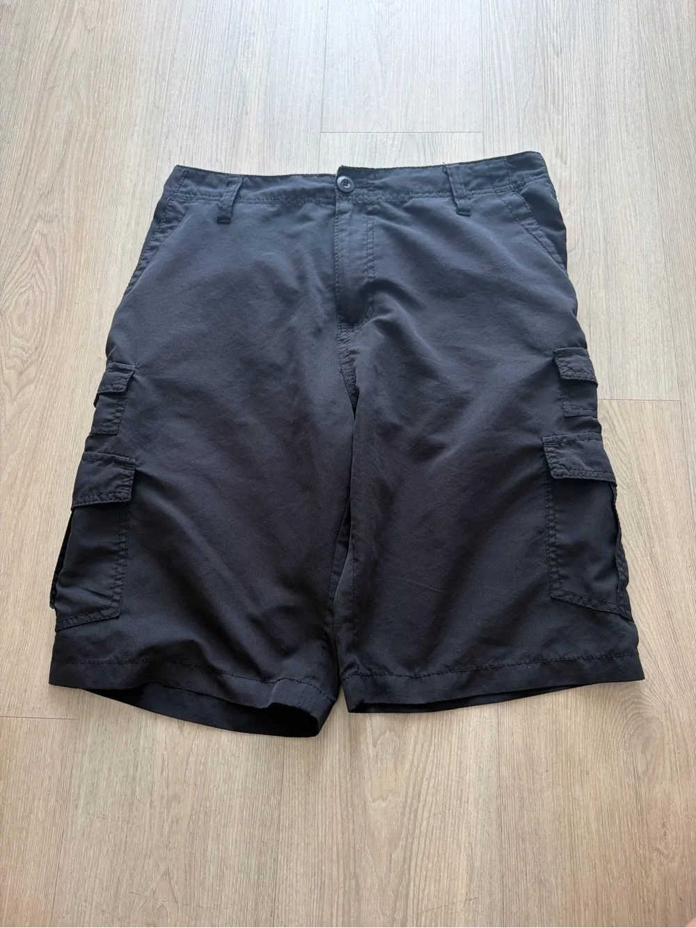 Plugg black cargo