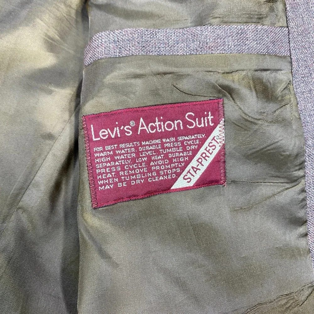 Levis similar also pre