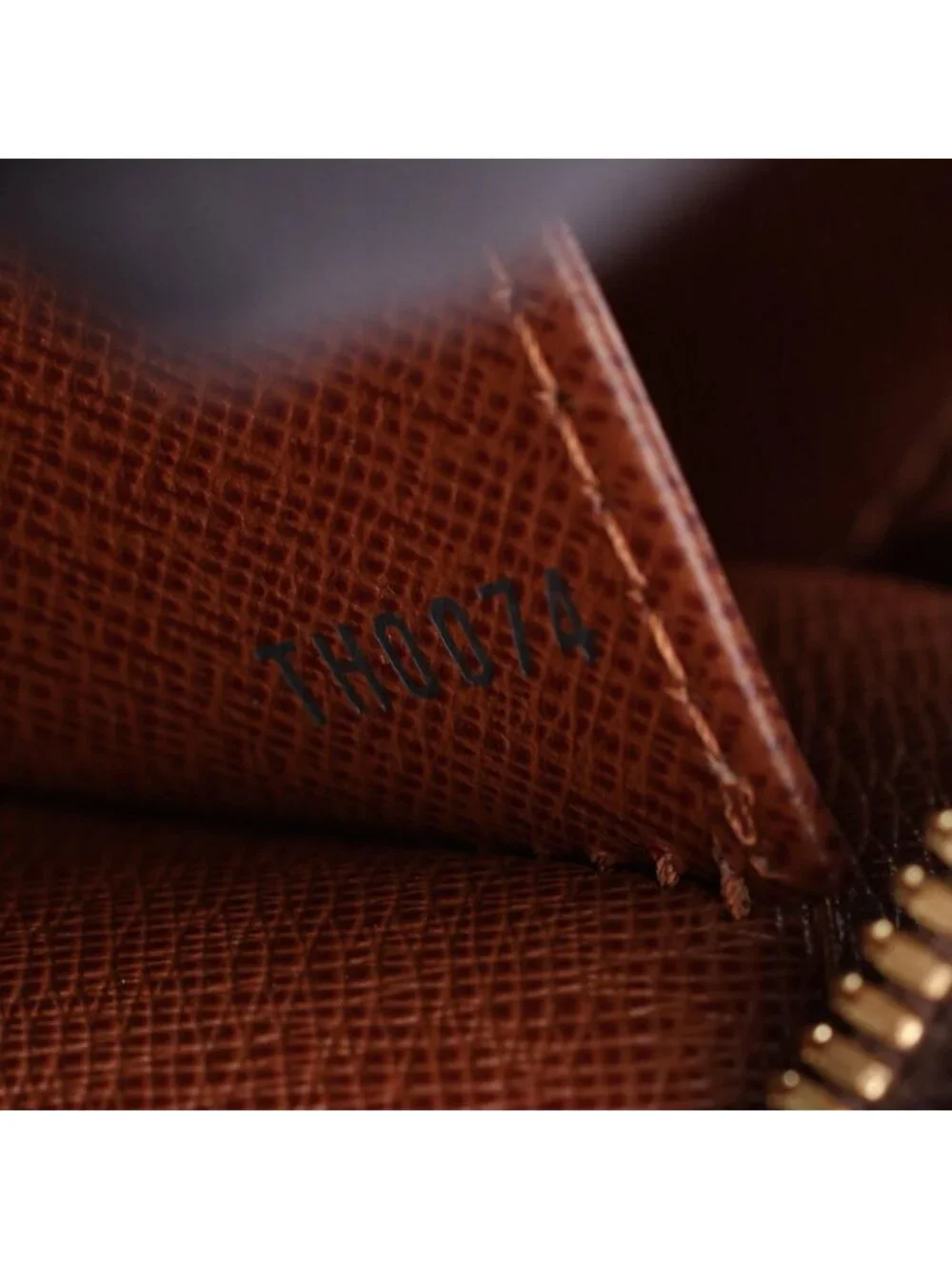 Louis Vuitton trim 16 storage