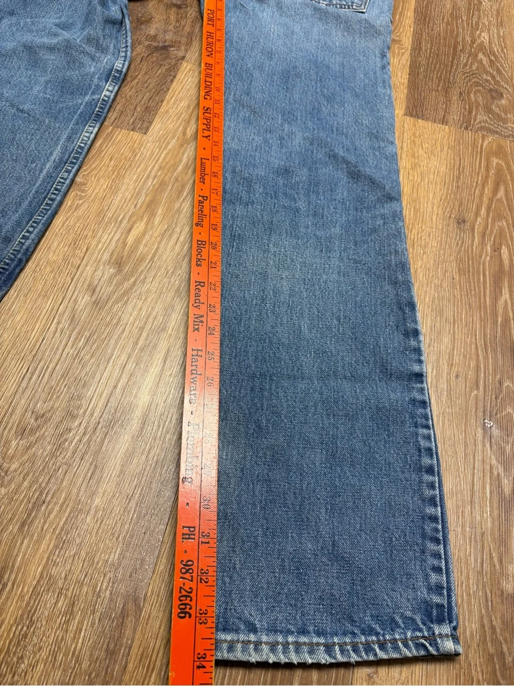 Levis 34x36 knee distressing